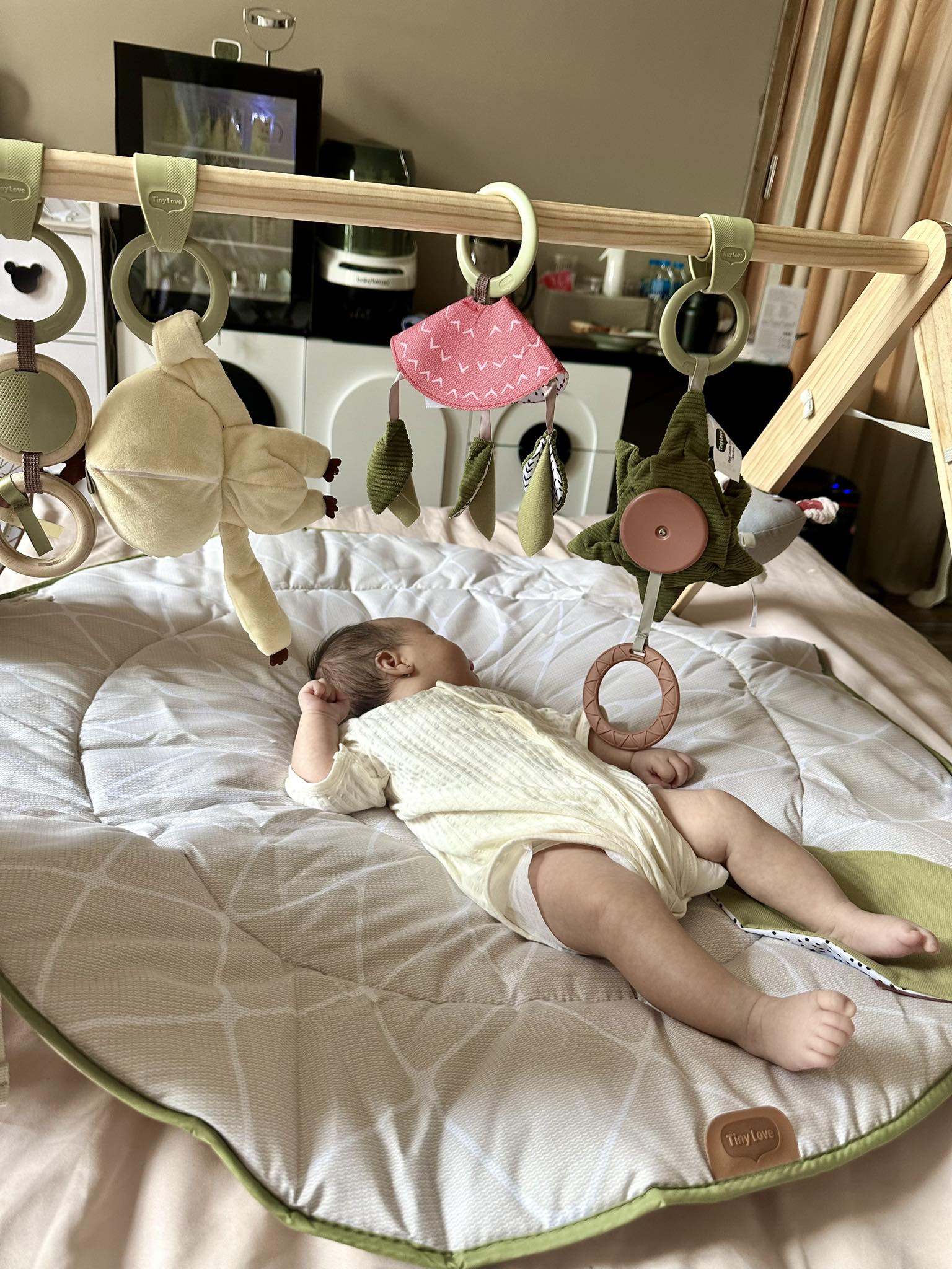 Quỳnh Lương "va trúng" wonder week của con gái, phát sợ khi nghe con khóc khản giọng
- Ảnh 1. Quỳnh Lương "va trúng" wonder week của con gái, phát sợ khi nghe con khóc khản giọng
- Ảnh 1.