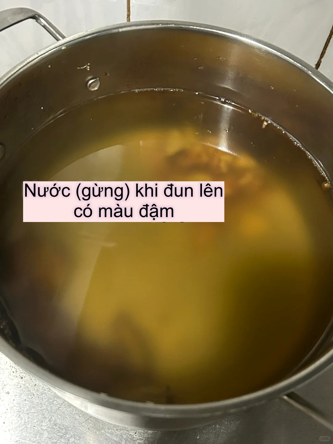 Tôi đun nước gừng để gội đầu, lần đầu tiên tóc rụng kinh khủng nhưng đến lần thứ 3 thì có sự thay đổi đến khó tin- Ảnh 5. Tôi đun nước gừng để gội đầu, lần đầu tiên tóc rụng kinh khủng nhưng đến lần thứ 3 thì có sự bong da truc tiep xoi lac đổi đến khó tin- Ảnh 5.