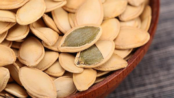 Hạt bí ăn sống hay ăn chín tốt hơn?- Ảnh 1.