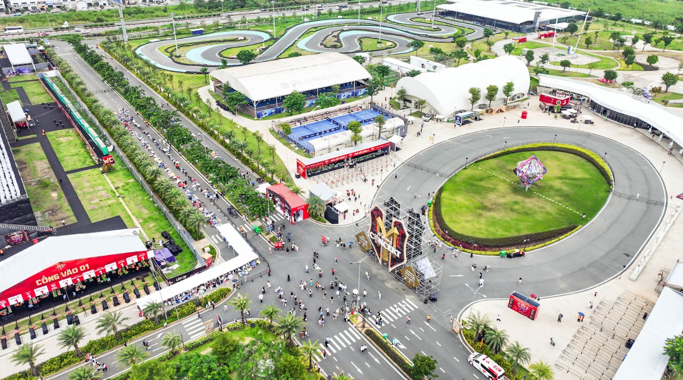 Hàng vạn khán giả hòa nhịp tại The Global City trong Anh Trai Vượt Ngàn Chông Gai- Ảnh 1. Hàng vạn khán giả hòa nhịp tại truc tiep bong da hom nay trong Anh Trai Vượt Ngàn Chông Gai- Ảnh 1.