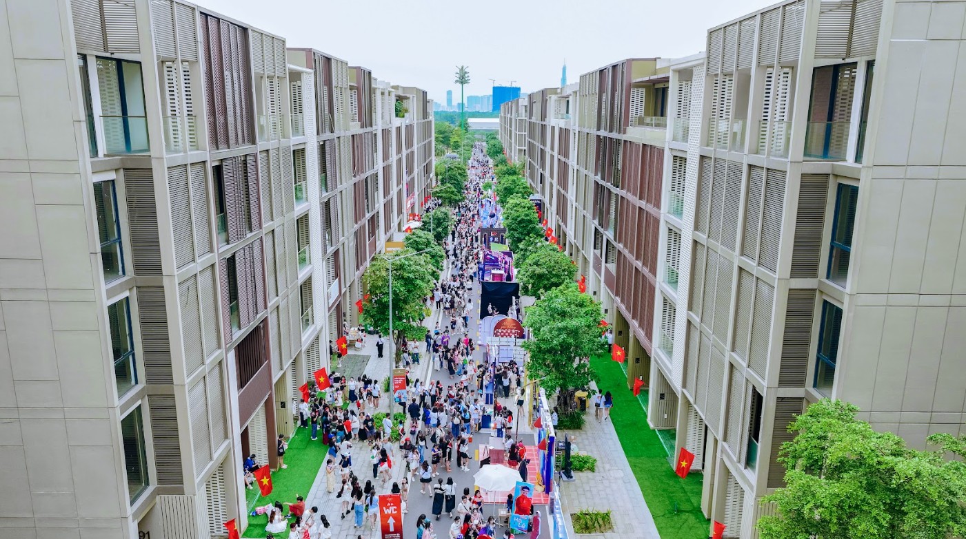 Hàng vạn khán giả hòa nhịp tại The Global City trong Anh Trai Vượt Ngàn Chông Gai- Ảnh 4. Hàng vạn khán giả hòa nhịp tại truc tiep bong da hom nay trong Anh Trai Vượt Ngàn Chông Gai- Ảnh 4.
