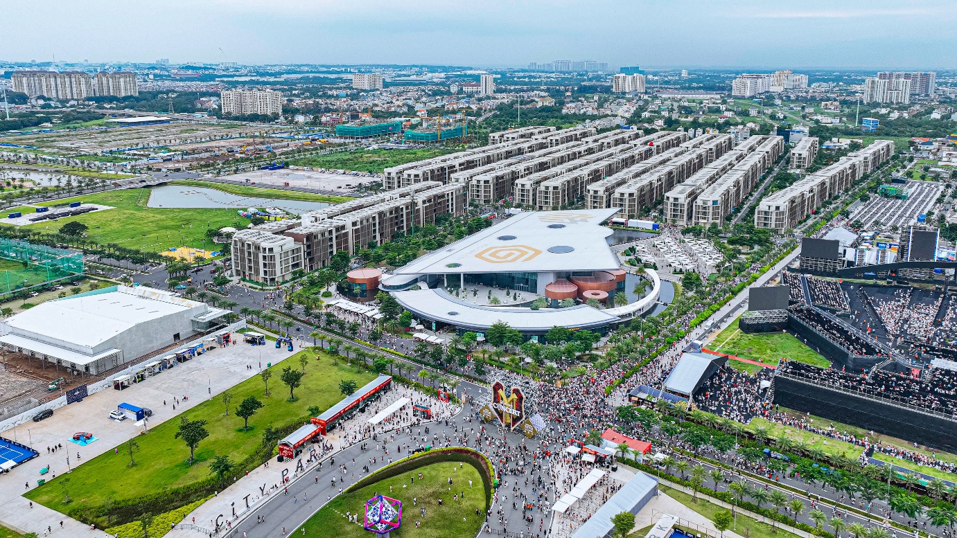 Hàng vạn khán giả hòa nhịp tại The Global City trong Anh Trai Vượt Ngàn Chông Gai- Ảnh 13. Hàng vạn khán giả hòa nhịp tại truc tiep bong da hom nay trong Anh Trai Vượt Ngàn Chông Gai- Ảnh 13.