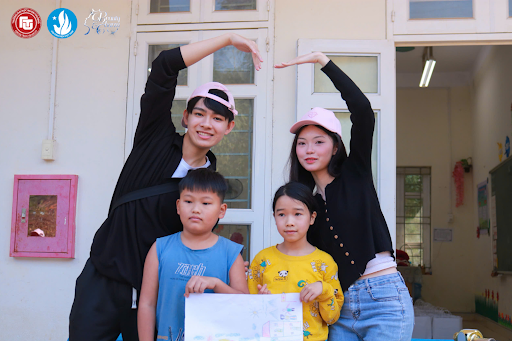 NỮ SINH NGOẠI THƯƠNG MANG HƠI ẤM &ldquo;NH&Acirc;N &Aacute;I&rdquo; ĐẾN V&Ugrave;NG CAO TUY&Ecirc;N QUANG- Ảnh 2.