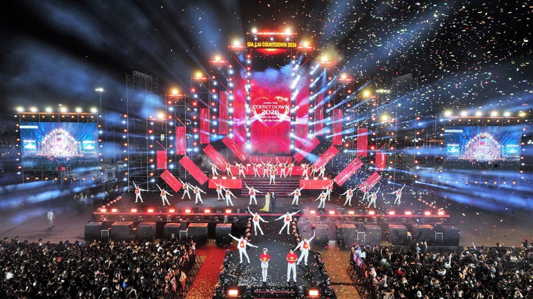 S&ocirc;i động kh&ocirc;ng kh&iacute; ch&agrave;o đ&oacute;n năm mới 2026 tại miền Trung- Ảnh 4.