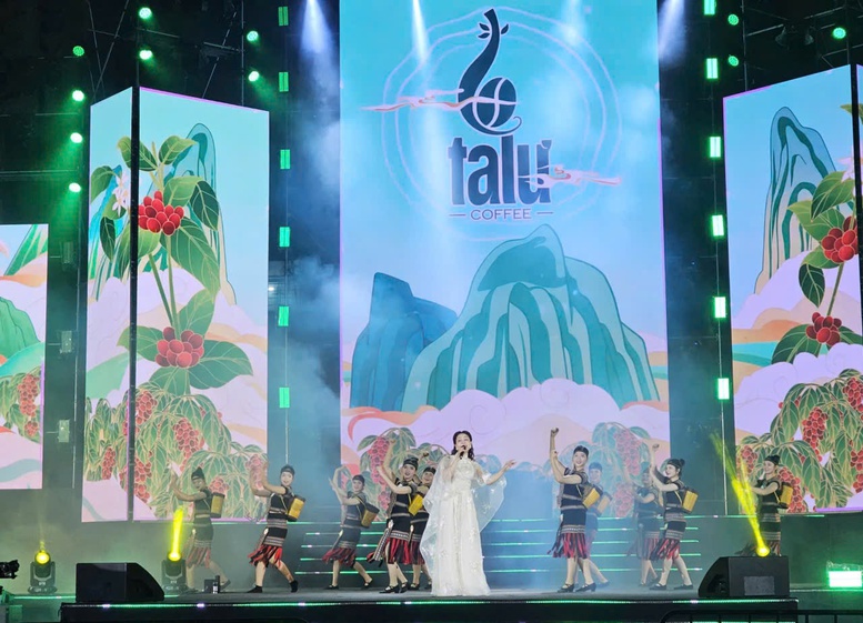 S&ocirc;i động kh&ocirc;ng kh&iacute; ch&agrave;o đ&oacute;n năm mới 2026 tại miền Trung- Ảnh 2.