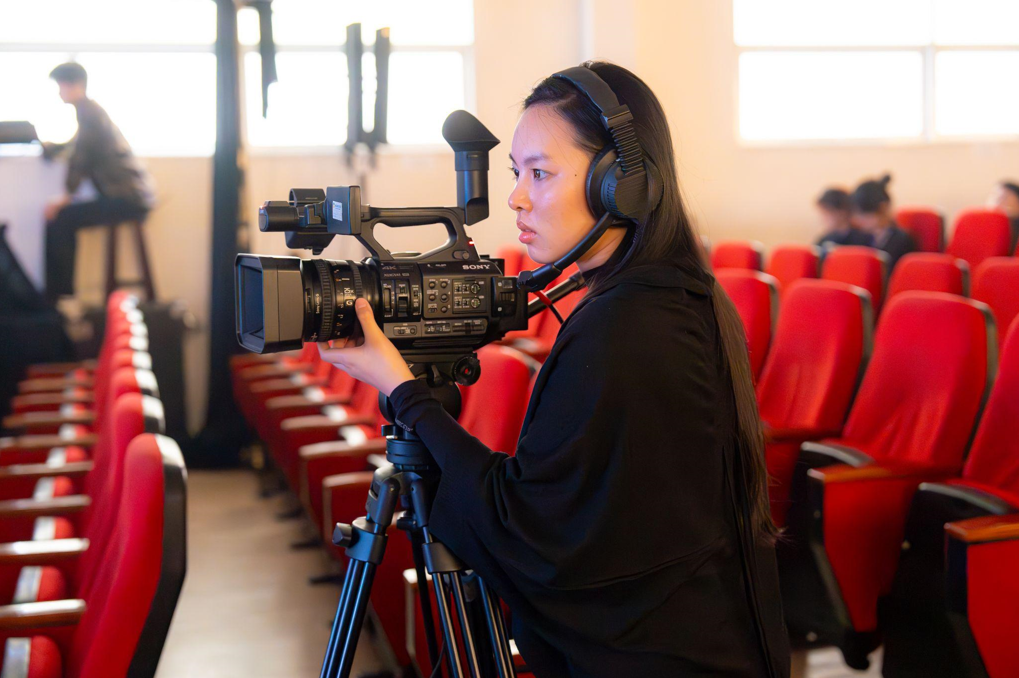 Chạm v&agrave;o thế giới s&aacute;ng tạo c&ugrave;ng ng&agrave;nh Truyền th&ocirc;ng đa phương tiện- Ảnh 2.