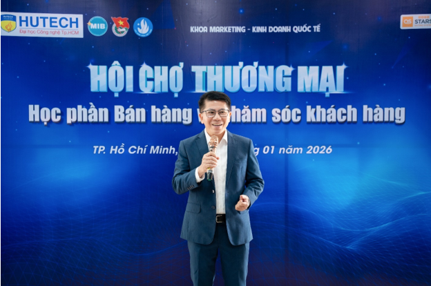 Thực chiến tại Hội chợ Thương mại: Sinh vi&ecirc;n Marketing th&agrave;nh thạo kỹ năng b&aacute;n h&agrave;ng- Ảnh 3.