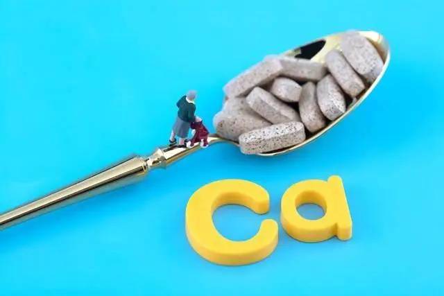 Một b&aacute;t rau rẻ tiền n&agrave;y được v&iacute; "bằng cả th&ugrave;ng sữa": Người gi&agrave; ăn đều, xương chắc hơn, ch&acirc;n tay khỏe ra tr&ocirc;ng thấy- Ảnh 3.