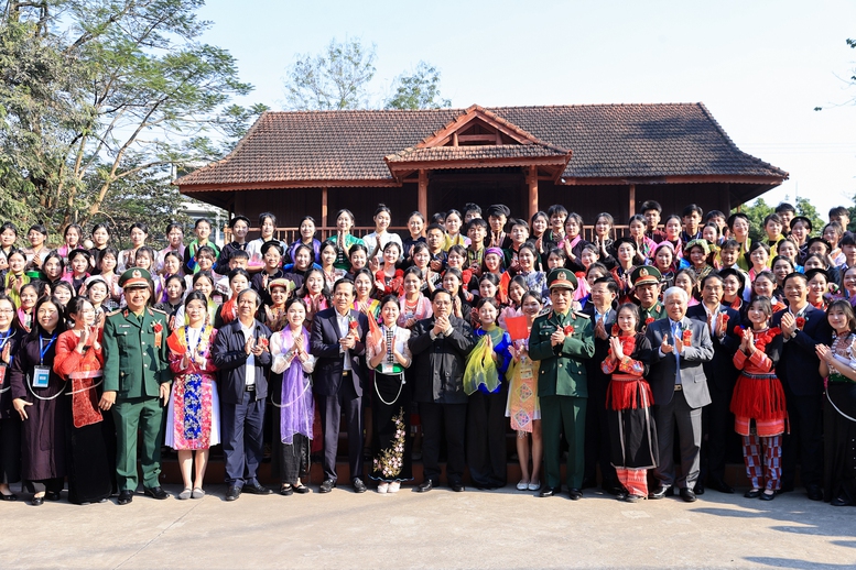 Thủ tướng dự khởi c&ocirc;ng 3 ng&ocirc;i trường của "t&igrave;nh d&acirc;n tộc, nghĩa đồng b&agrave;o"- Ảnh 15.