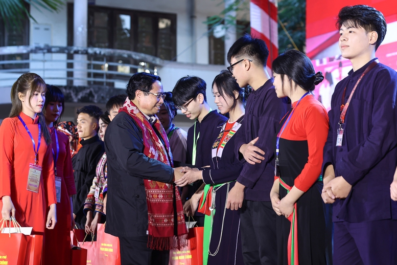 Thủ tướng dự khởi c&ocirc;ng 3 ng&ocirc;i trường của "t&igrave;nh d&acirc;n tộc, nghĩa đồng b&agrave;o"- Ảnh 11.