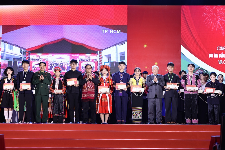 Thủ tướng dự khởi c&ocirc;ng 3 ng&ocirc;i trường của "t&igrave;nh d&acirc;n tộc, nghĩa đồng b&agrave;o"- Ảnh 12.