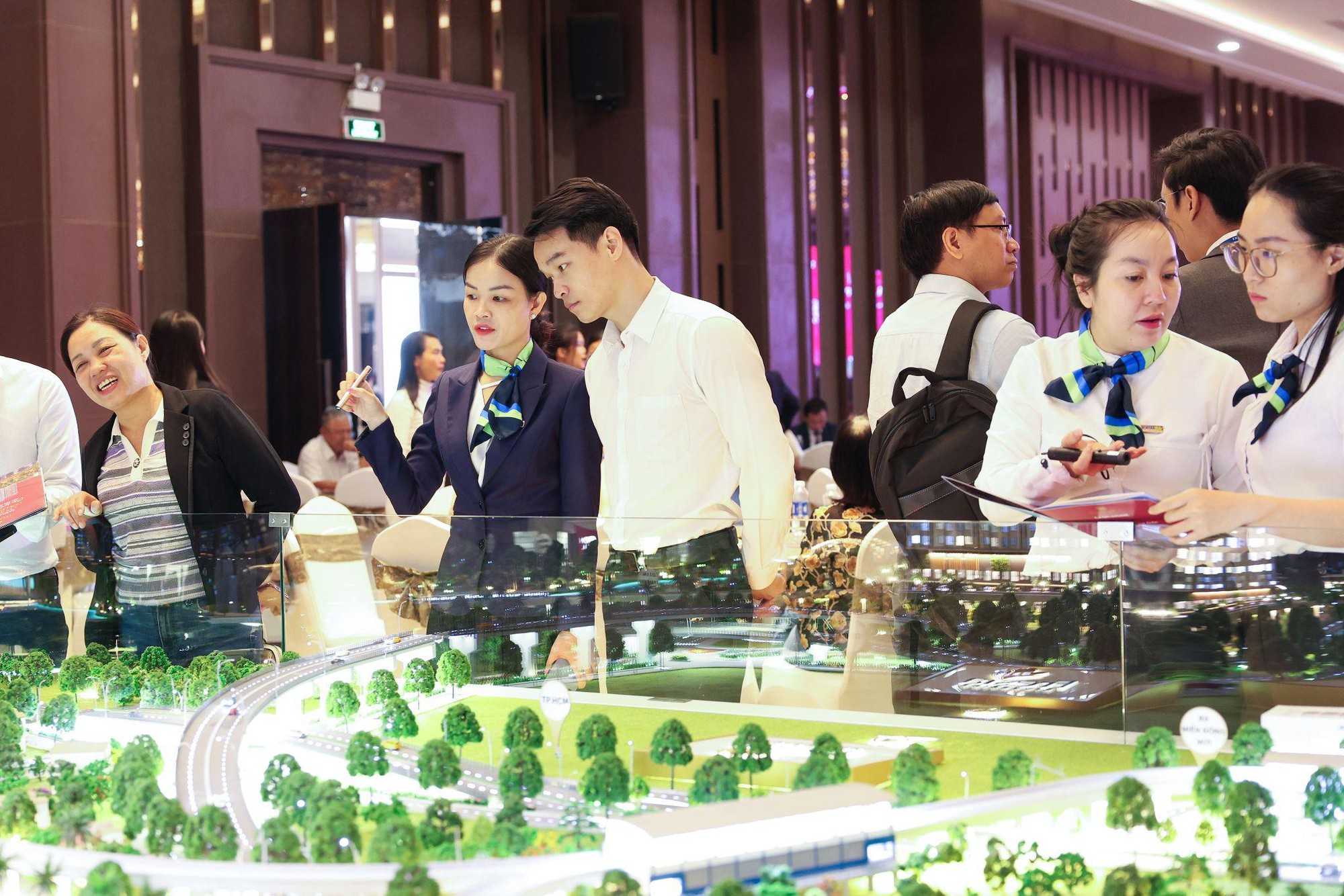 TV Holdings v&agrave; EximRS tặng qu&agrave; đặc biệt, tri &acirc;n kh&aacute;ch h&agrave;ng dự &aacute;n Fresia Riverside- Ảnh 3.