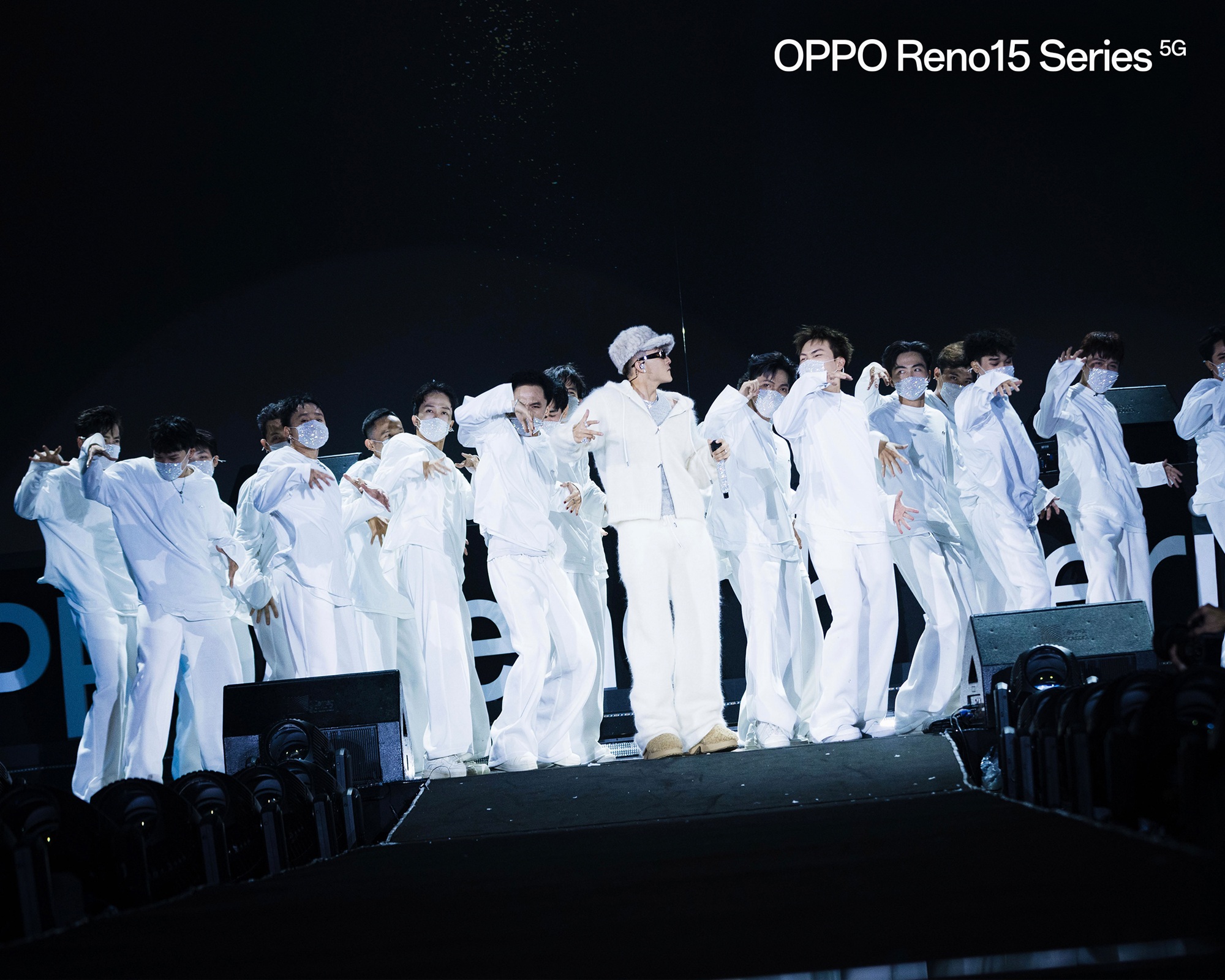 Sự kiện ra mắt OPPO Reno15 Series b&ugrave;ng nổ giữa kh&ocirc;ng gian &acirc;m nhạc Mưa Sao Băng c&ugrave;ng với Sơn T&ugrave;ng M-TP v&agrave; nhiều nghệ sĩ nổi bật- Ảnh 7.