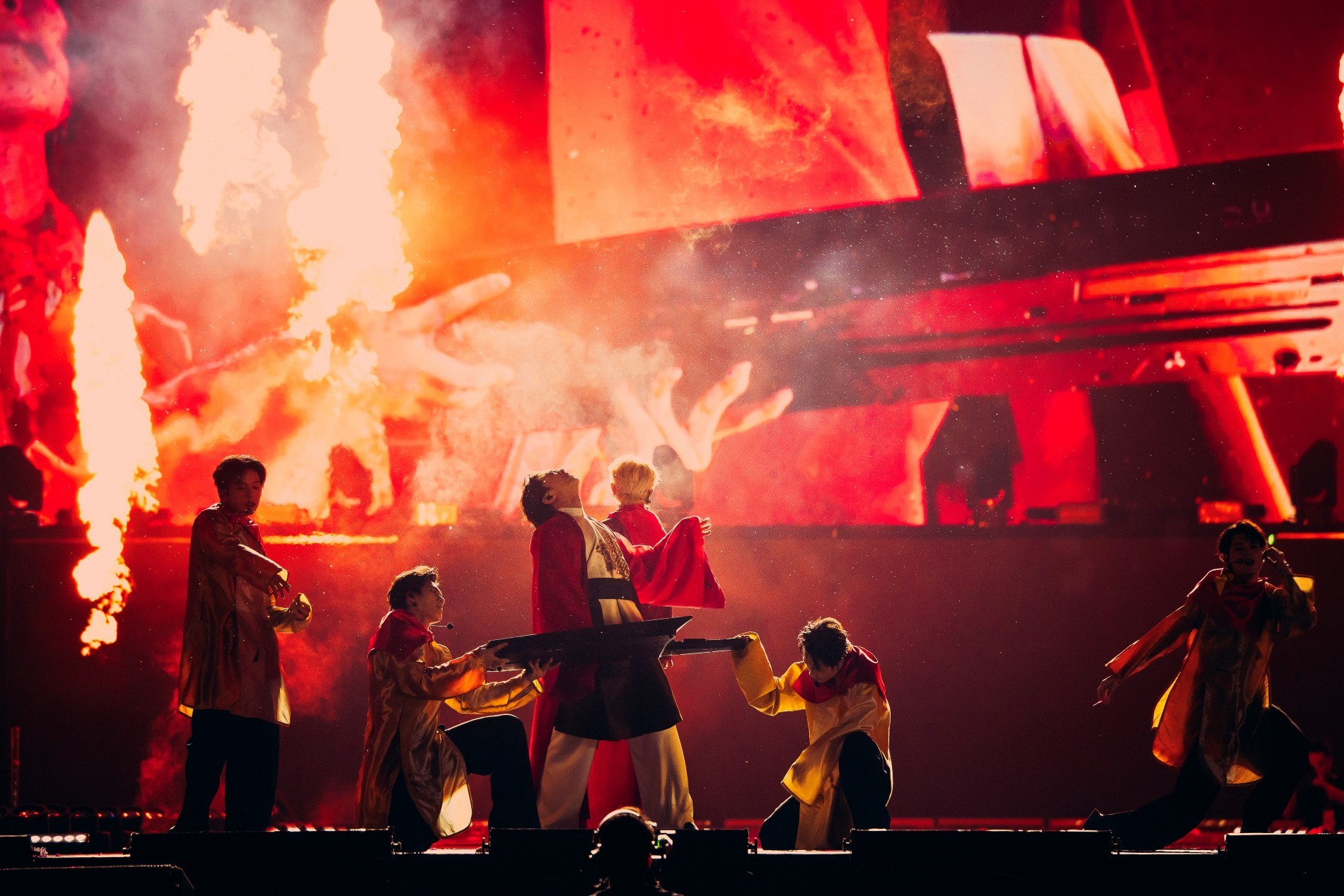 Soobin và các tân binh thắp lửa tự hào dân tộc- Ảnh 3. Soobin và các tân binh thắp lửa tự hào dân tộc- Ảnh 3.