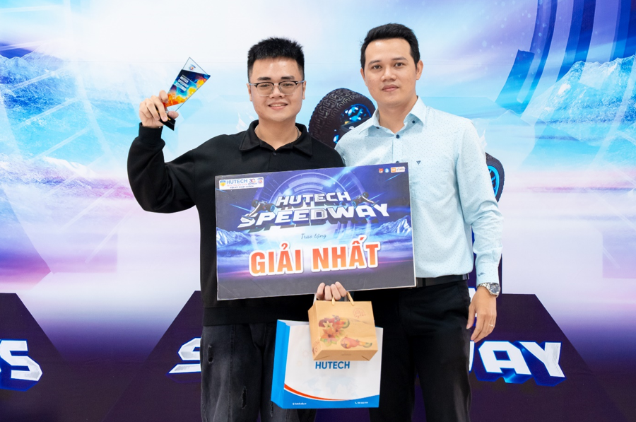 Nam sinh ng&agrave;nh Kỹ thuật điều khiển v&agrave; tự động h&oacute;a 'ẵm' 3 giải thưởng tại Robotics Champion- Ảnh 1.