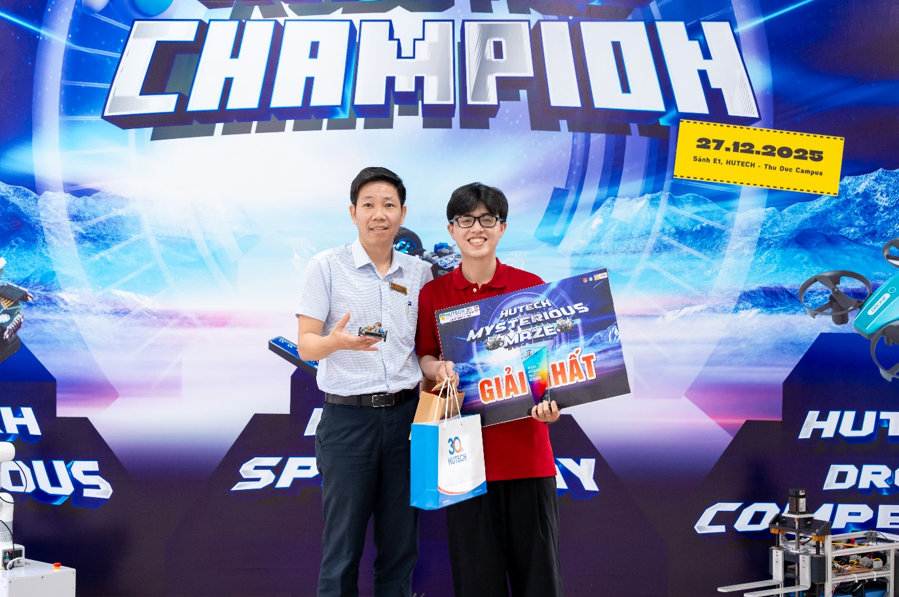 Nam sinh ng&agrave;nh Kỹ thuật điều khiển v&agrave; tự động h&oacute;a 'ẵm' 3 giải thưởng tại Robotics Champion- Ảnh 5.