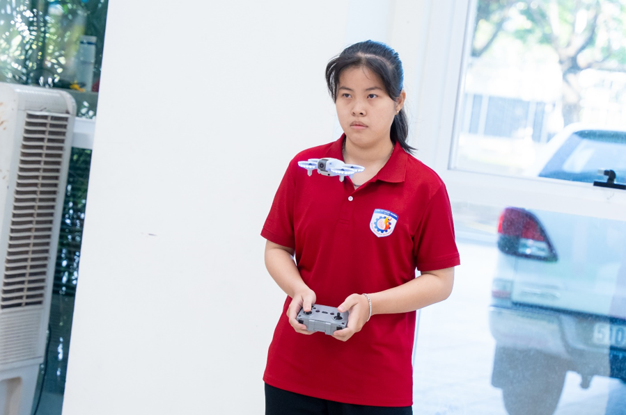 Nam sinh ng&agrave;nh Kỹ thuật điều khiển v&agrave; tự động h&oacute;a 'ẵm' 3 giải thưởng tại Robotics Champion- Ảnh 4.