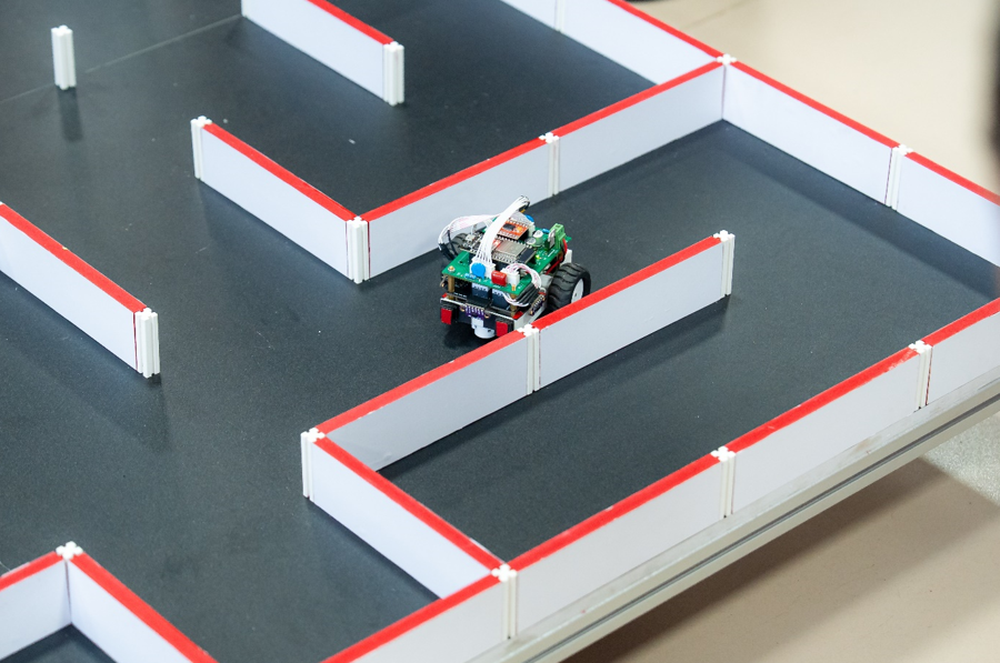 Nam sinh ng&agrave;nh Kỹ thuật điều khiển v&agrave; tự động h&oacute;a 'ẵm' 3 giải thưởng tại Robotics Champion- Ảnh 3.