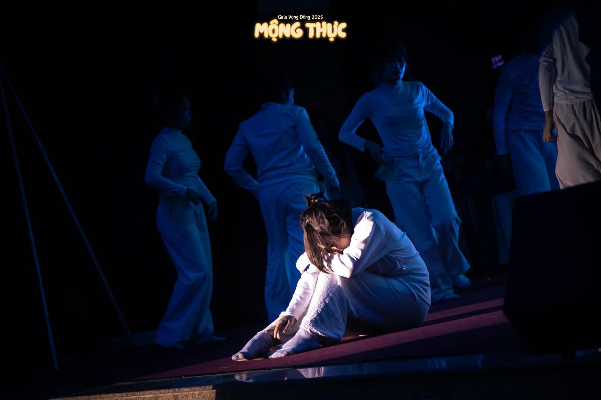 'Gala Vọng Đ&ocirc;ng 2025': H&agrave;nh tr&igrave;nh nghệ thuật gi&agrave;u cảm x&uacute;c của sinh vi&ecirc;n trường B&aacute;o- Ảnh 6.