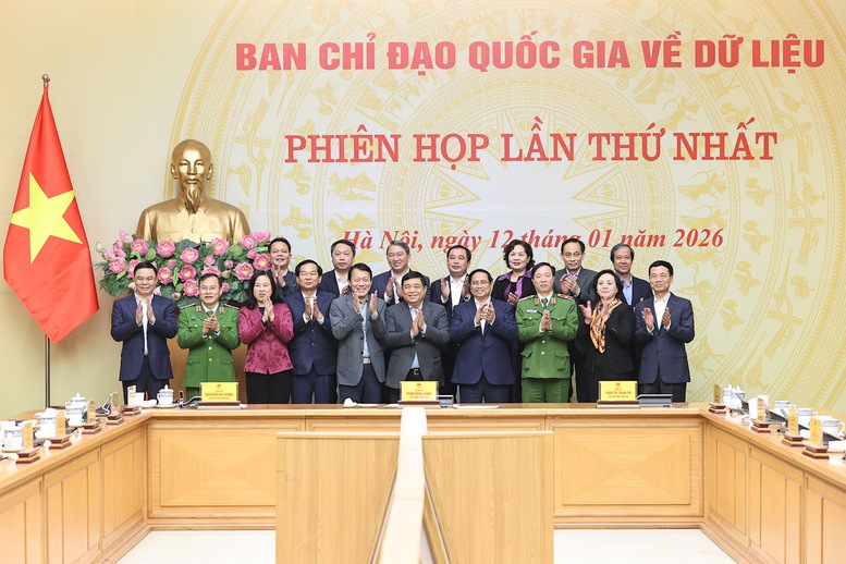 Thủ tướng: Ph&aacute;t triển dữ liệu, kinh tế dữ liệu với những đột ph&aacute; v&agrave; cải c&aacute;ch mạnh mẽ, to&agrave;n diện hơn- Ảnh 13.