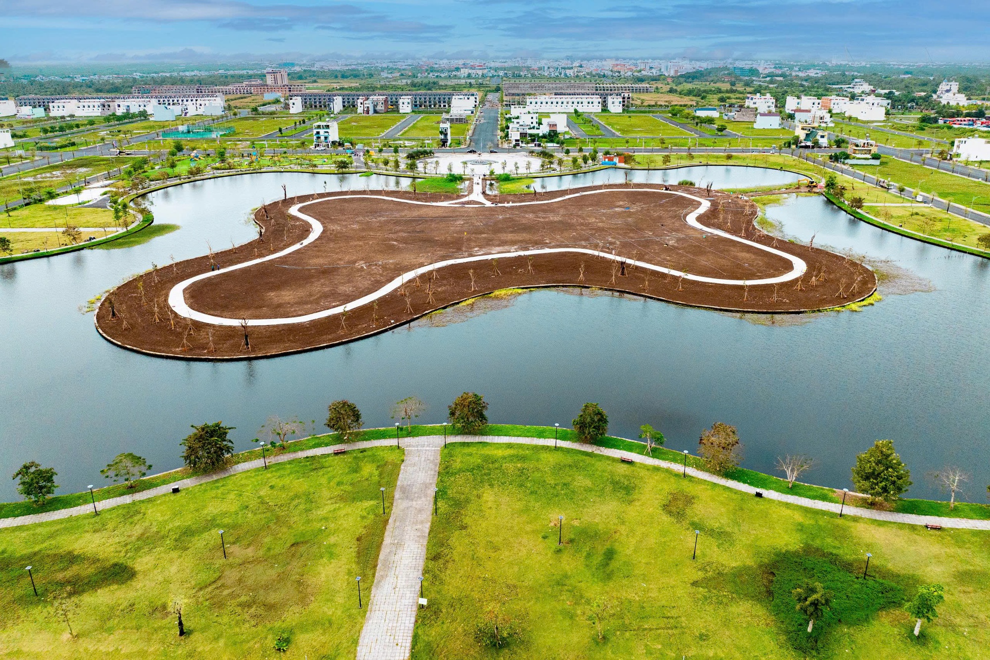 Hạ tầng mở đường ph&aacute;t triển, nhưng C&agrave; Mau vẫn thiếu đ&ocirc; thị xứng tầm- Ảnh 2.