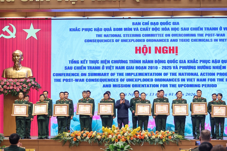 Thủ tướng: Cơ bản l&agrave;m sạch &ocirc; nhiễm bom m&igrave;n v&agrave;o thời điểm kỷ niệm 100 năm Quốc kh&aacute;nh- Ảnh 12.