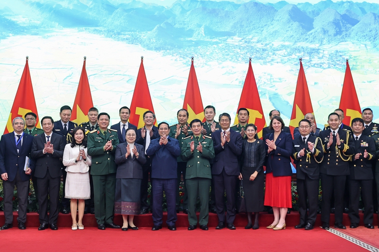 Thủ tướng: Cơ bản l&agrave;m sạch &ocirc; nhiễm bom m&igrave;n v&agrave;o thời điểm kỷ niệm 100 năm Quốc kh&aacute;nh- Ảnh 15.