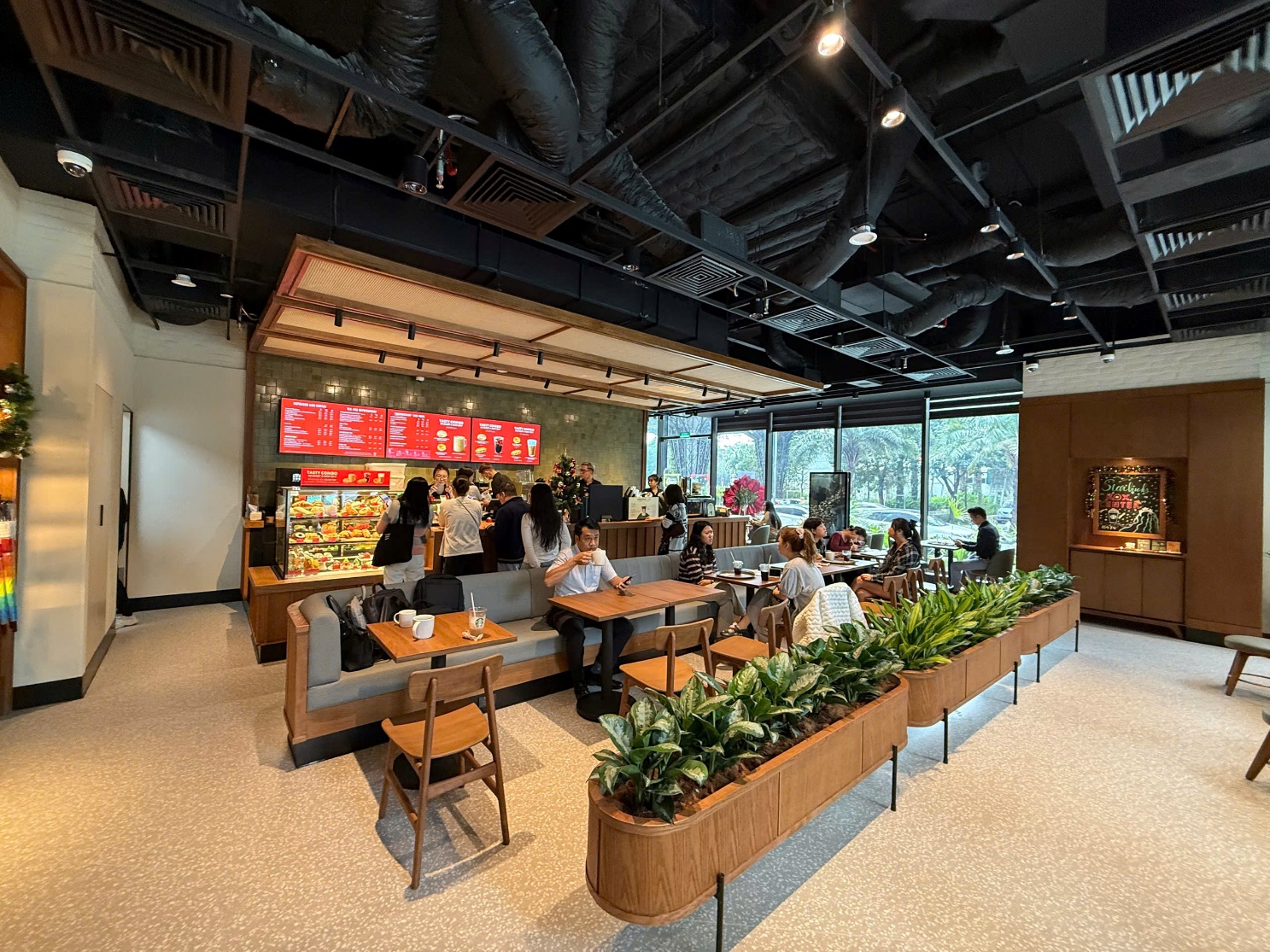 Trung t&acirc;m thương mại v&agrave; Văn ph&ograve;ng cộng hưởng gi&aacute; trị, khu Goldmark City th&ecirc;m s&ocirc;i động- Ảnh 1.