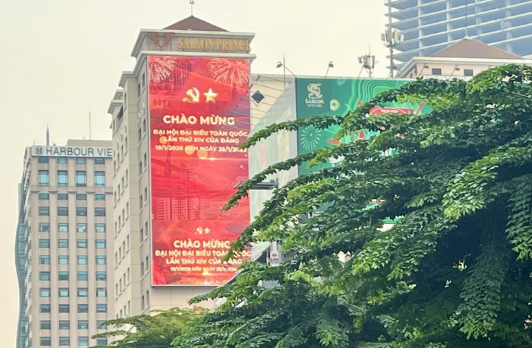 Rực rỡ cờ, hoa ch&agrave;o mừng Đại hội XIV của Đảng- Ảnh 4.