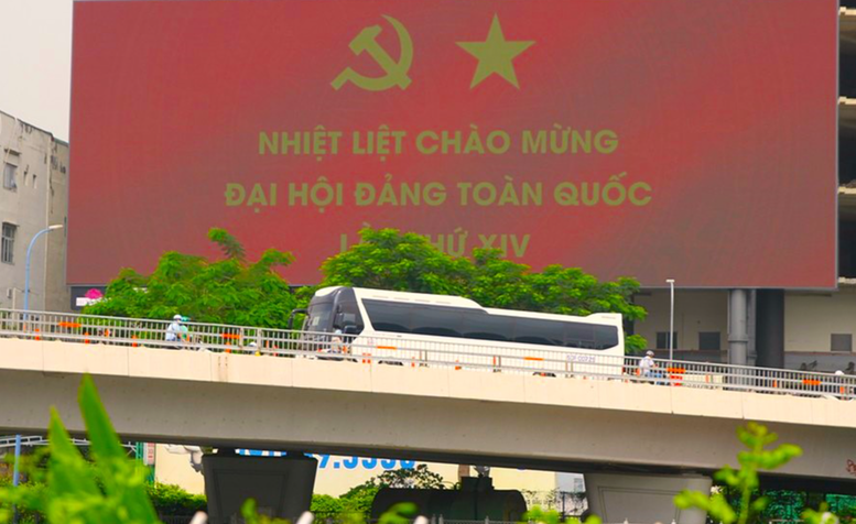 Rực rỡ cờ, hoa ch&agrave;o mừng Đại hội XIV của Đảng- Ảnh 7.