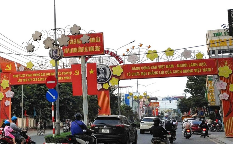 Rực rỡ cờ, hoa ch&agrave;o mừng Đại hội XIV của Đảng- Ảnh 9.