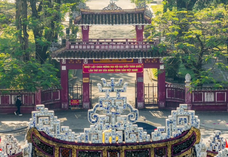 Rực rỡ cờ, hoa ch&agrave;o mừng Đại hội XIV của Đảng- Ảnh 15.