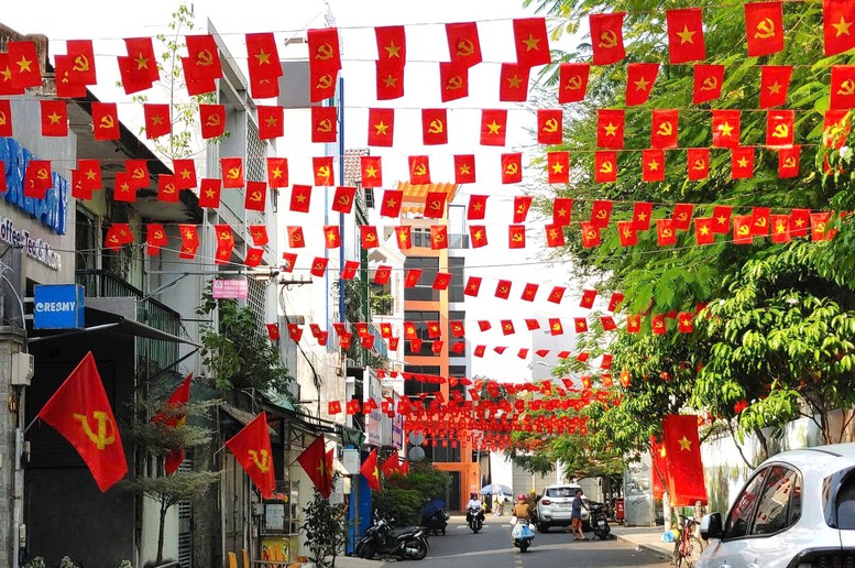 Rực rỡ cờ, hoa ch&agrave;o mừng Đại hội XIV của Đảng- Ảnh 8.