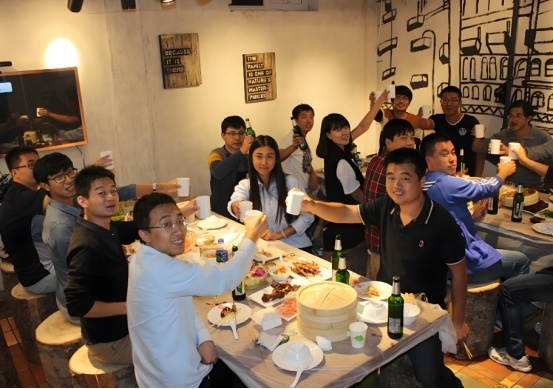 Đi họp lớp, người bạn ngh&egrave;o nhất đeo v&agrave;ng k&iacute;n người, sự thật được tiết lộ khiến tất cả ngỡ ng&agrave;ng- Ảnh 1.