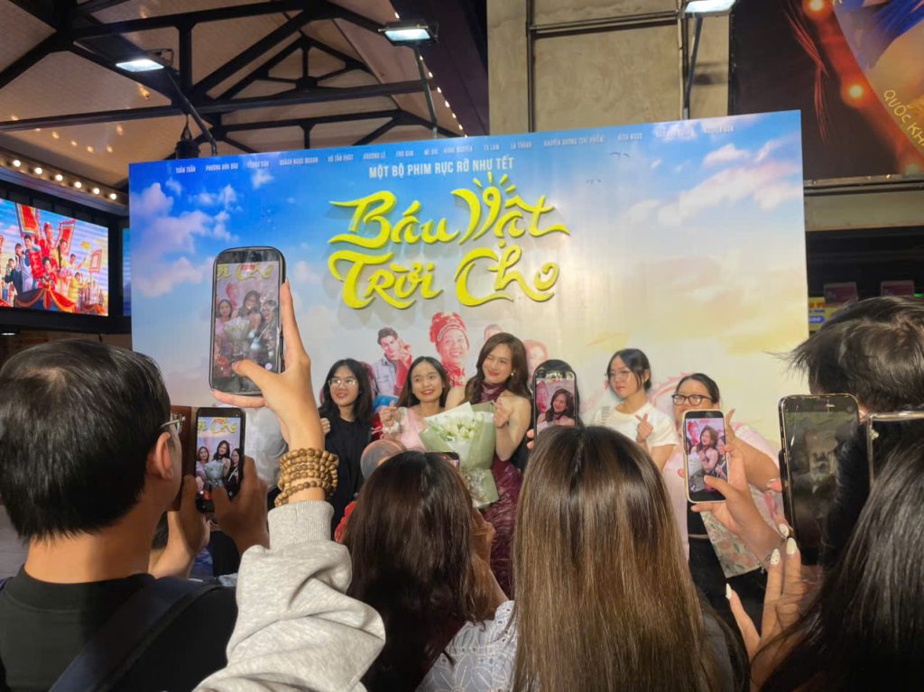 Phương Anh Đ&agrave;o l&ecirc;n tiếng trước nghi vấn t&igrave;nh cảm với Tuấn Trần tại showcase phim &ldquo;B&aacute;u Vật Trời Cho&rdquo;- Ảnh 1.