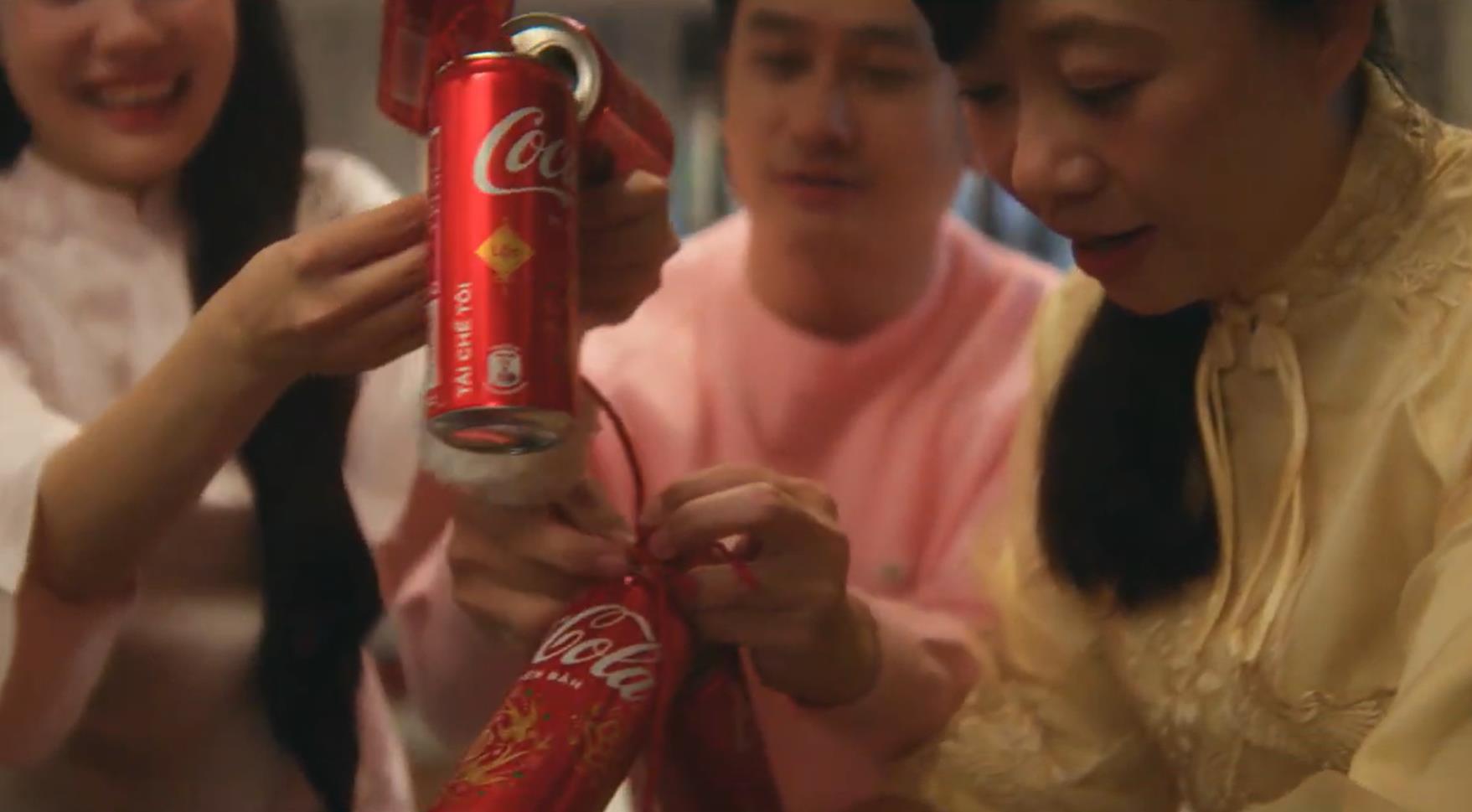 Th&ugrave;ng decor Tết 15 năm chưa chịu &ldquo;nghỉ hưu&rdquo;, em xinh 52Hz c&ugrave;ng &ldquo;anh Grab Sơn L&ecirc;&rdquo; ra tay renew c&aacute;i Tết theo c&aacute;ch kh&ocirc;ng ai ngờ- Ảnh 3.