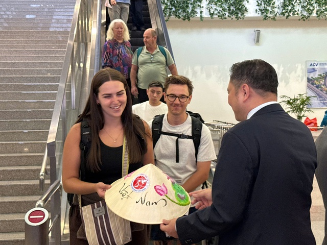 Kh&aacute;ch quốc tế &ldquo; x&ocirc;ng đất&rdquo; TPHCM đầu năm mới 2026- Ảnh 2.