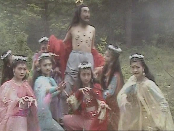 Y&ecirc;u qu&aacute;i trăm mắt T&acirc;y Du K&yacute; 1986 ngo&agrave;i đời g&acirc;y cho&aacute;ng: Tốt nghiệp Văn học, về gi&agrave; nghi&ecirc;n cứu UFO, cả đo&agrave;n phim phải nể v&igrave; một chuyện- Ảnh 2.