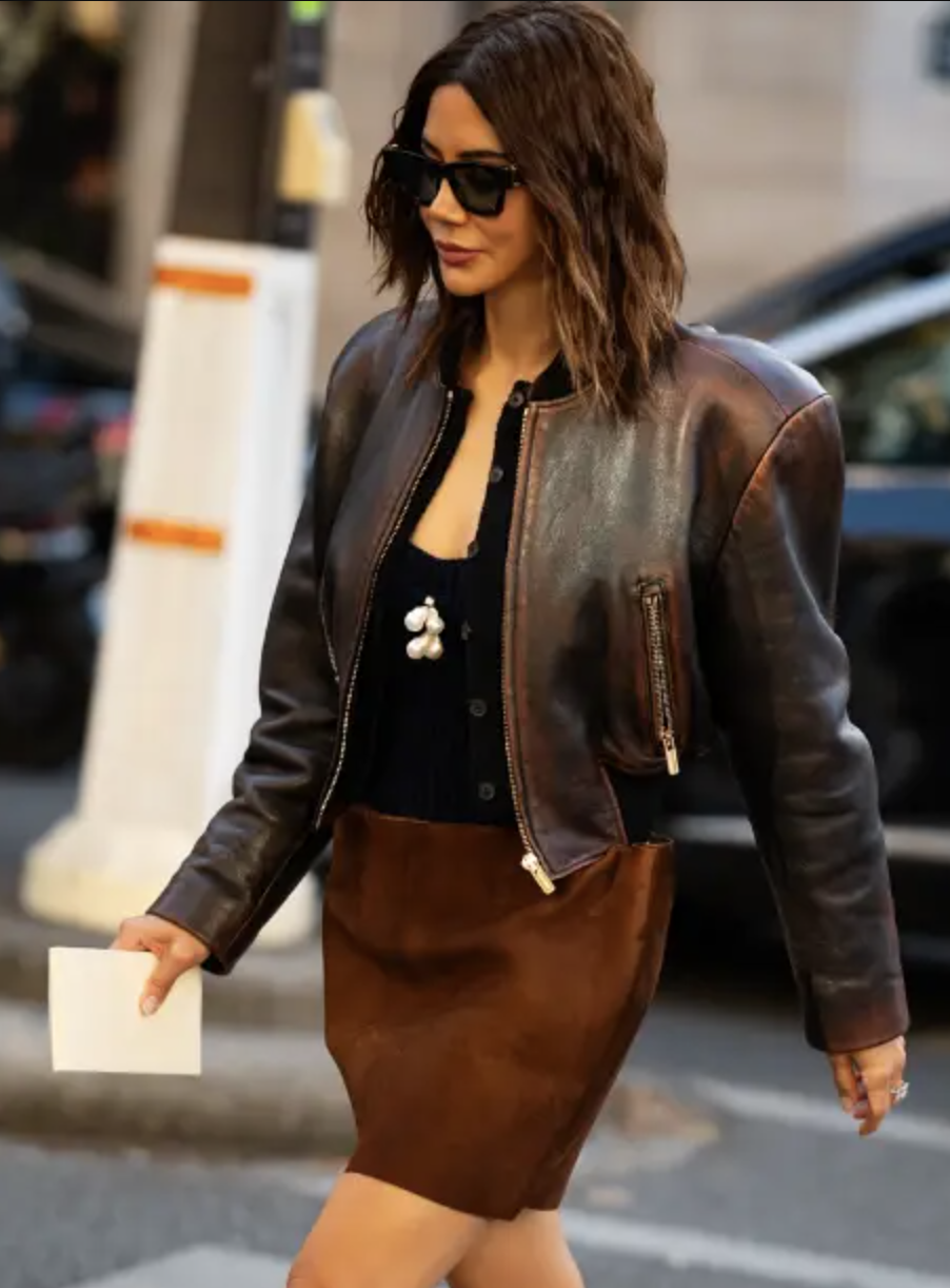 Diện đồ m&ugrave;a đ&ocirc;ng sao cho kh&ocirc;ng bị "nuốt d&aacute;ng"? Chi&ecirc;u "tam gi&aacute;c ngược" để vai th&ocirc; h&oacute;a sang chảnh, lưng g&ugrave; th&agrave;nh si&ecirc;u mẫu- Ảnh 23.