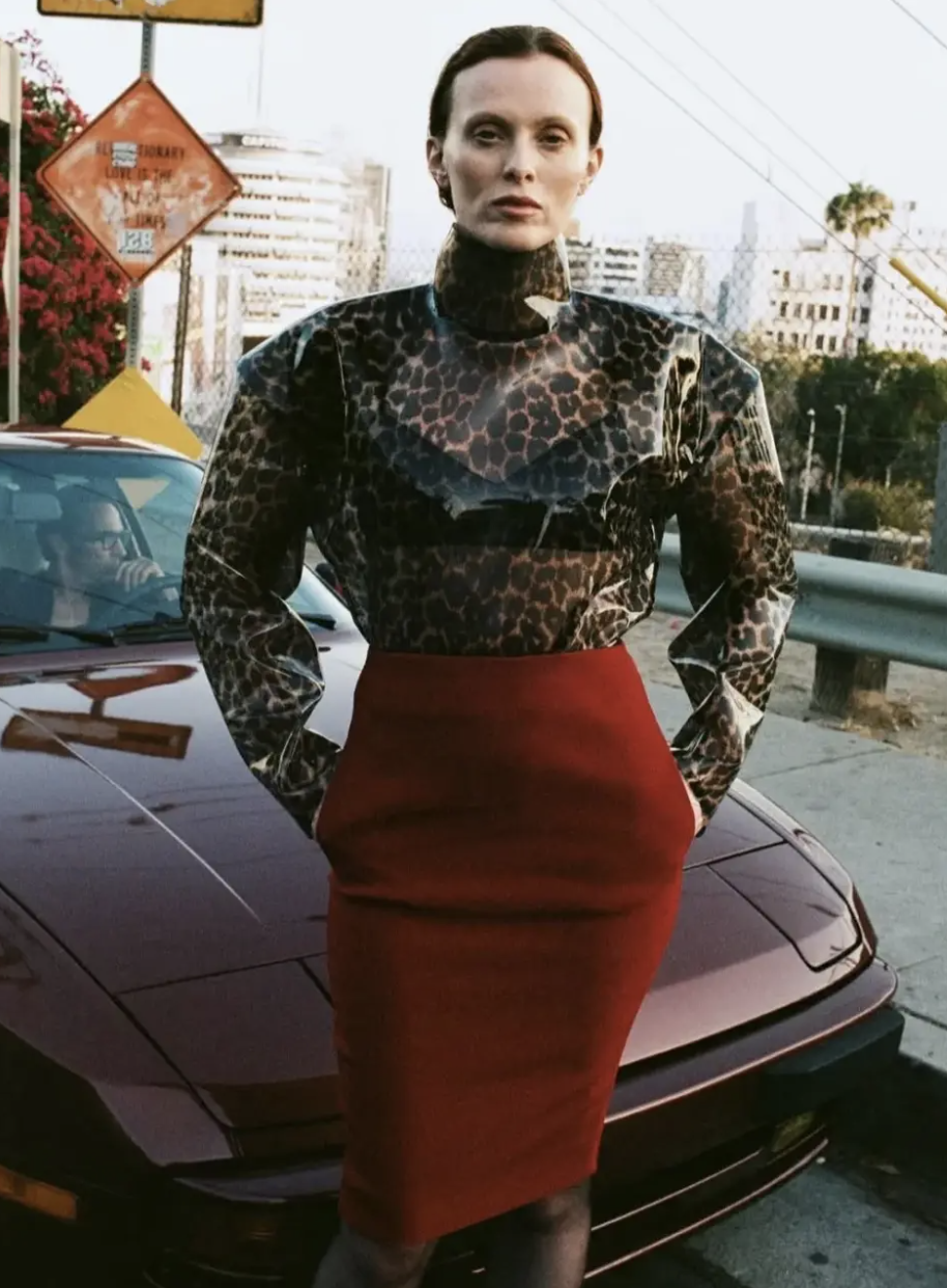 Diện đồ m&ugrave;a đ&ocirc;ng sao cho kh&ocirc;ng bị "nuốt d&aacute;ng"? Chi&ecirc;u "tam gi&aacute;c ngược" để vai th&ocirc; h&oacute;a sang chảnh, lưng g&ugrave; th&agrave;nh si&ecirc;u mẫu- Ảnh 29.