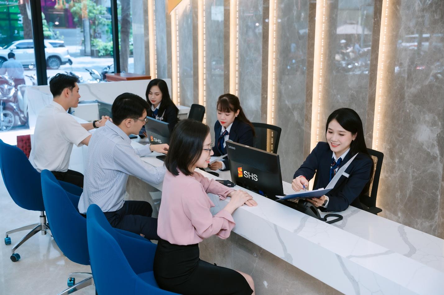 SHS vượt 21% kế hoạch lợi nhuận 2025, định h&igrave;nh tăng trưởng dựa tr&ecirc;n "Service Branding"- Ảnh 3.