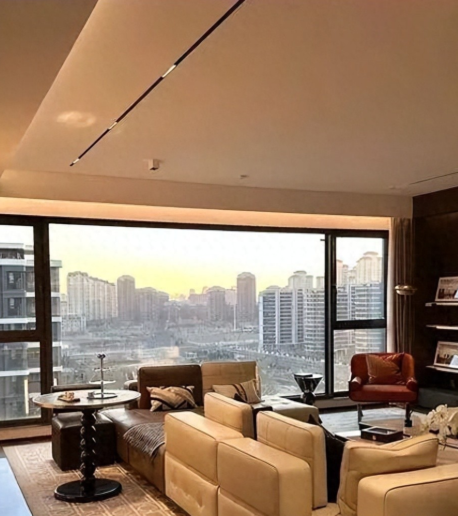 B&aacute;n căn hộ sang, t&ocirc;i về ở tầng trệt khu phố cũ sau 20 năm: C&aacute;i gi&aacute; thật sự của "nh&agrave; cao - tiện nghi" khiến t&ocirc;i tỉnh ra- Ảnh 1.