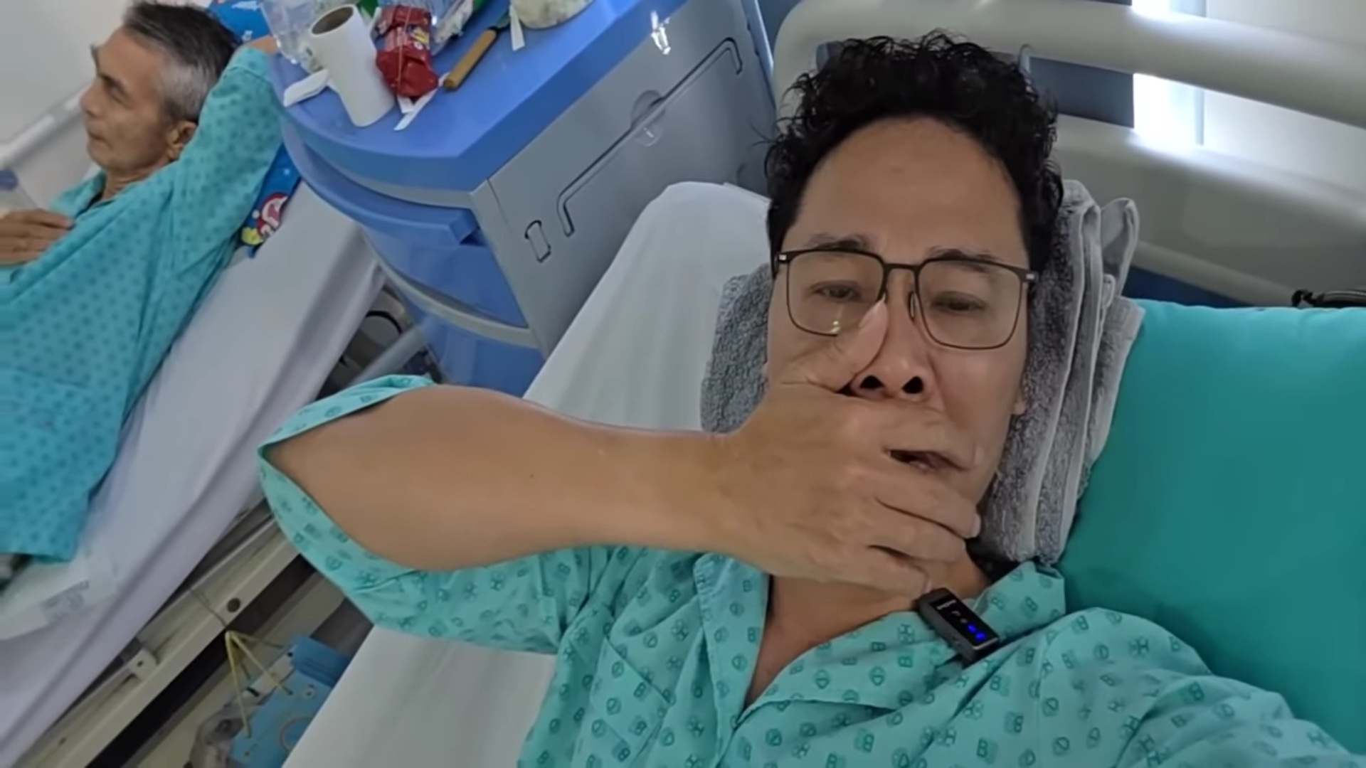 Nam ca sĩ nhập viện: Bật khóc ra thông báo khẩn- Ảnh 1. Nam ca sĩ nhập viện: Bật khóc ra thông báo khẩn- Ảnh 1.