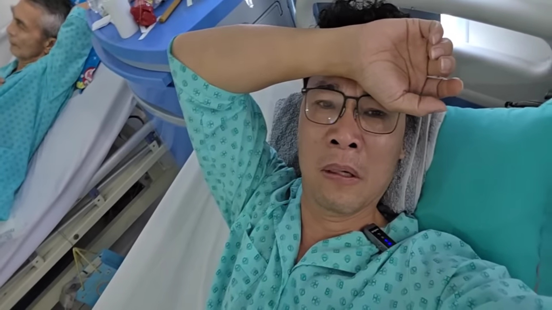 Nam ca sĩ nhập viện: Bật khóc ra thông báo khẩn- Ảnh 2. Nam ca sĩ nhập viện: Bật khóc ra thông báo khẩn- Ảnh 2.