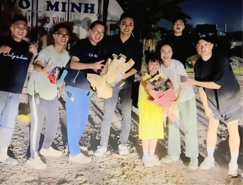 Lan Phương bật khóc, Hồng Đăng vắng mặt trong họp báo phim mới giờ vàng- Ảnh 4. Lan Phương bật khóc, Hồng Đăng vắng mặt trong họp báo phim mới giờ vàng- Ảnh 4.