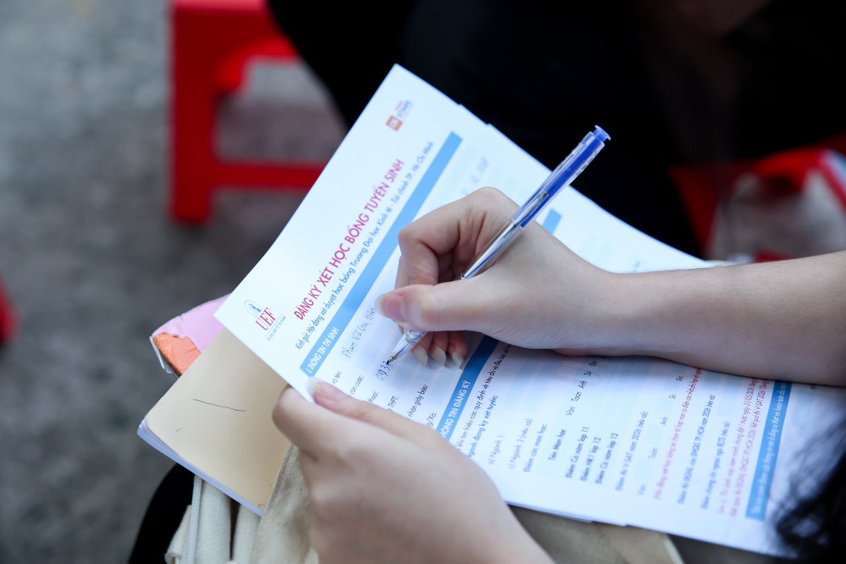 Ch&iacute;nh s&aacute;ch x&eacute;t học bổng sớm bằng kết quả học kỳ 1 lớp 12 thu h&uacute;t học sinh Đồng Nai- Ảnh 3.