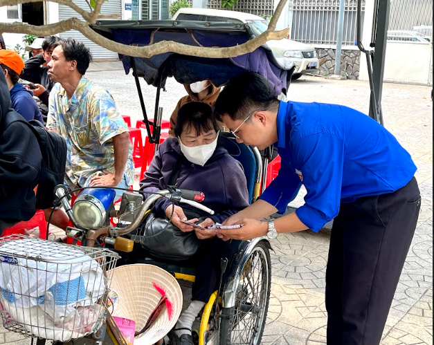 &ldquo;S&aacute;u năm bền bỉ đồng h&agrave;nh&rdquo; hơn 4.200 tấm v&eacute; đưa sinh vi&ecirc;n, người lao động kh&oacute; khăn về nh&agrave; đ&oacute;n Tết 2026- Ảnh 1.