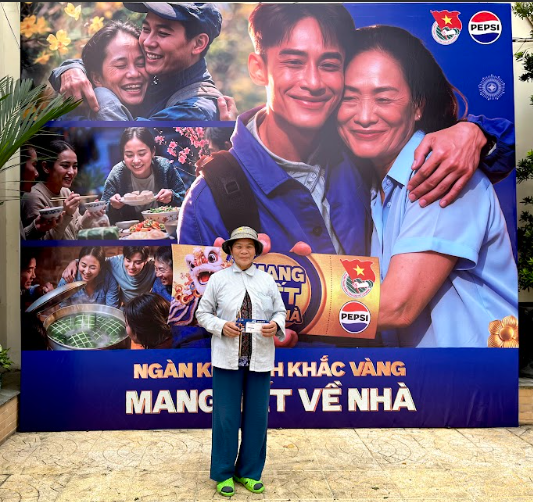 Bà Đặng Thị Phương (62 tuổi, ... xe miễn phí về quê đón Tết.