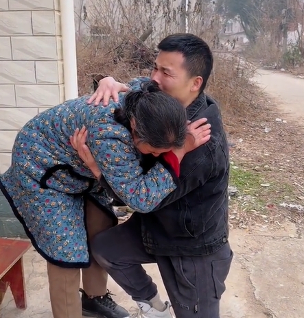 Lương 112 triệu gửi tiết kiệm, 7 năm sau đi r&uacute;t 10 tỷ th&igrave; nh&acirc;n vi&ecirc;n ng&acirc;n h&agrave;ng n&oacute;i: "1 đồng cũng kh&ocirc;ng c&oacute;"- Ảnh 2.