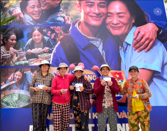 &ldquo;S&aacute;u năm bền bỉ đồng h&agrave;nh&rdquo; hơn 4.200 tấm v&eacute; đưa sinh vi&ecirc;n, người lao động kh&oacute; khăn về nh&agrave; đ&oacute;n Tết 2026- Ảnh 2.